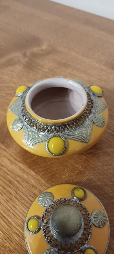 Pot céramique et décor métal argenté style oriental