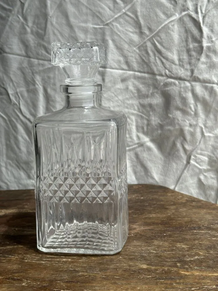 Whiskey decanter frieze diamond tips h23